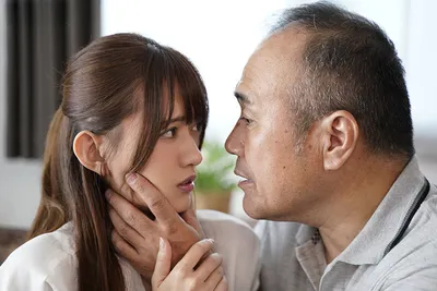 Bố người chồng phang người tình của con trai khi biết con trai ngoại tình và không còn quan tâm